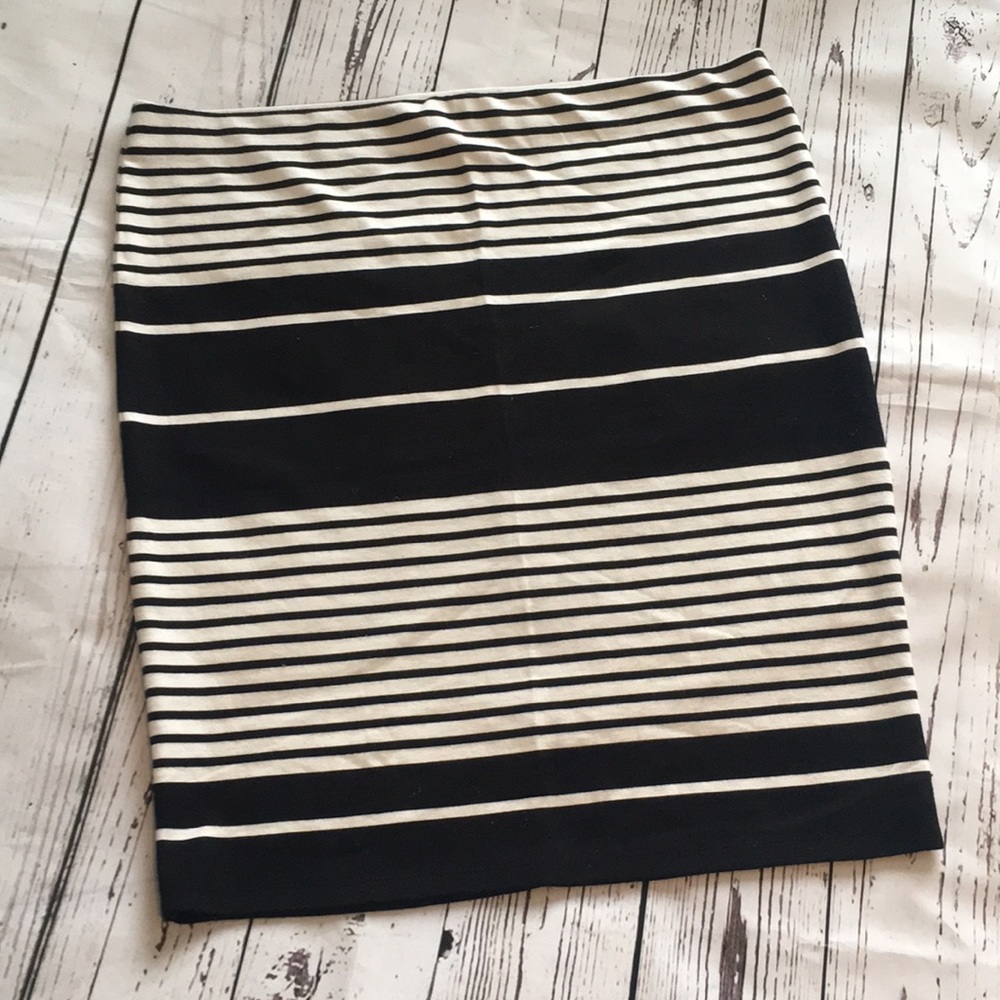 Forever 21 Stretch Pencil Skirt